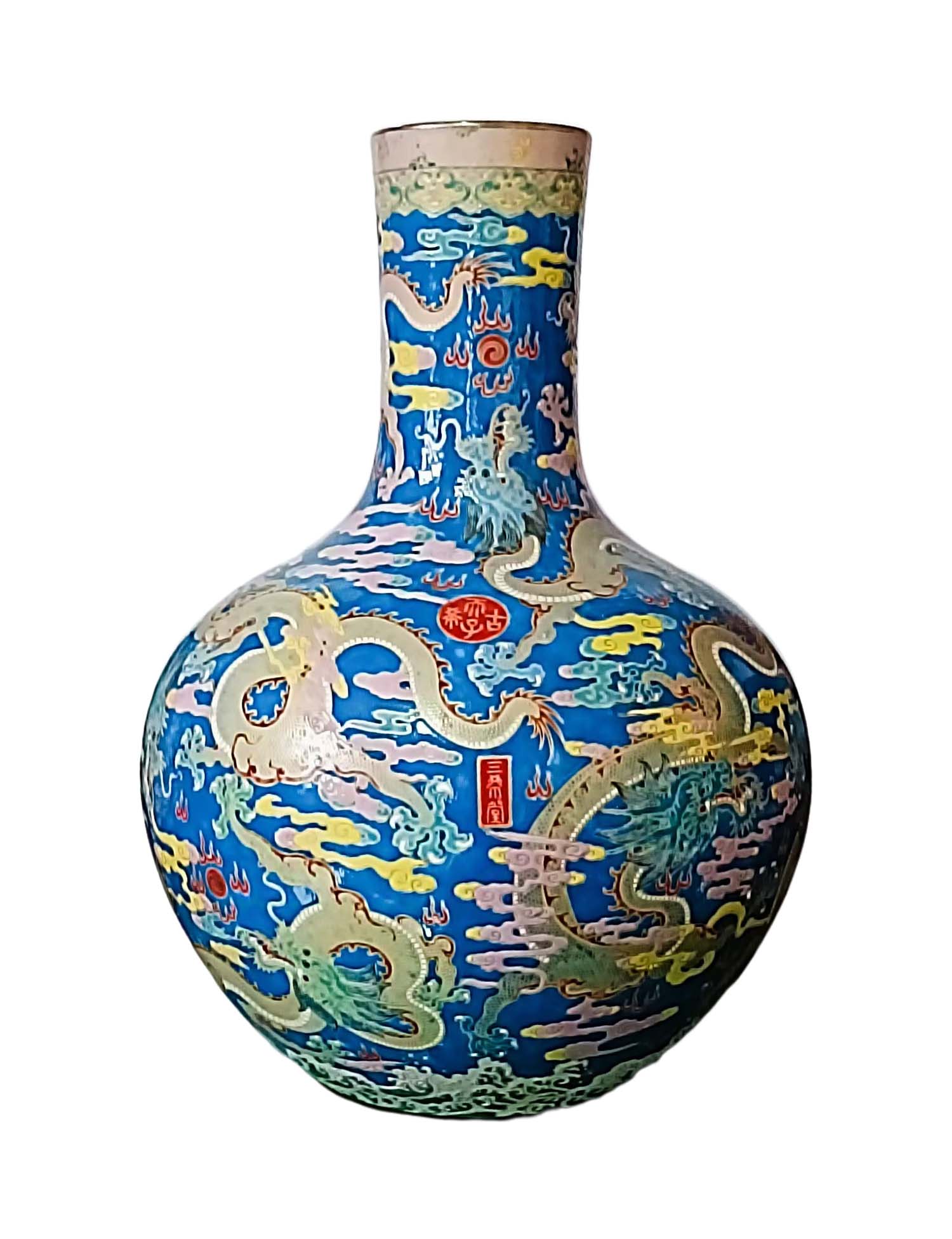 乾隆宝石蓝底鎏金海水九龍纹天球瓶（高度52cm直经38cm口径11.6cm）4